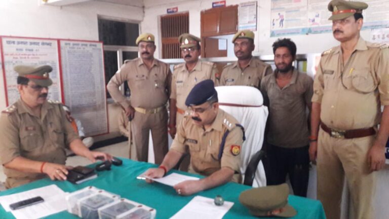 अनपरा पुलिस ने एक बड़े मोबाइल चोर को किया गिरफ्तार, चोरी के 12 मोबाइल बरामद।