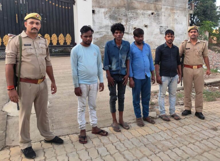 सोनभद्र : क्राइम ब्रांच एवं थाना शाहगंज पुलिस को मिली बड़ी सफलता, 50 लाख के हेरोइन के साथ 4 तस्कर को किया गिरफ्तार।