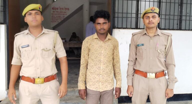 चोपन पुलिस ने एक वांछित अभियुक्त को किया गिरफ्तार।