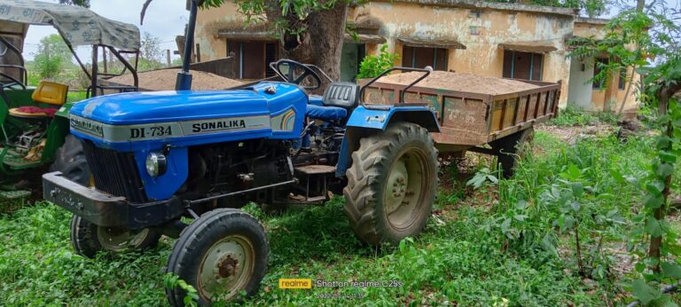 फुलवार मलिया नदी से बालू लदा सोनालिका ट्रैक्टर को पुलिस प्रशासन ने धर दबोचा।