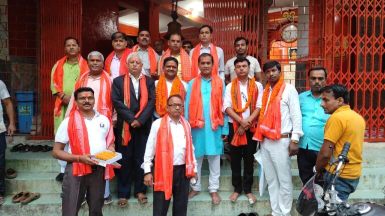 रामलीला कमेटी दुद्धी के नवनिर्वाचित पदाधिकारियों को दिलाई पद व गोपनीयता की शपथ।