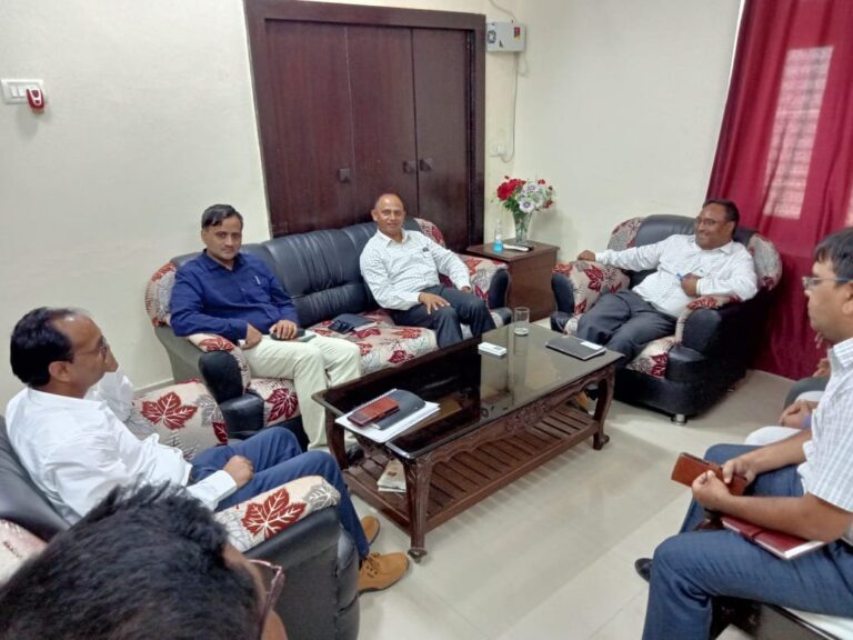 चीफ इंजीनियर ने किया कनहर परियोजना का दौरा।