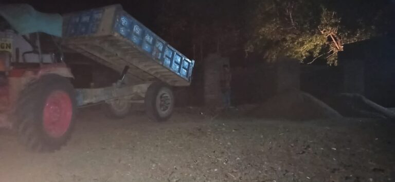पुनर्वास में डंप बालू का आपूर्ति देने में जुटा खननकर्ता।