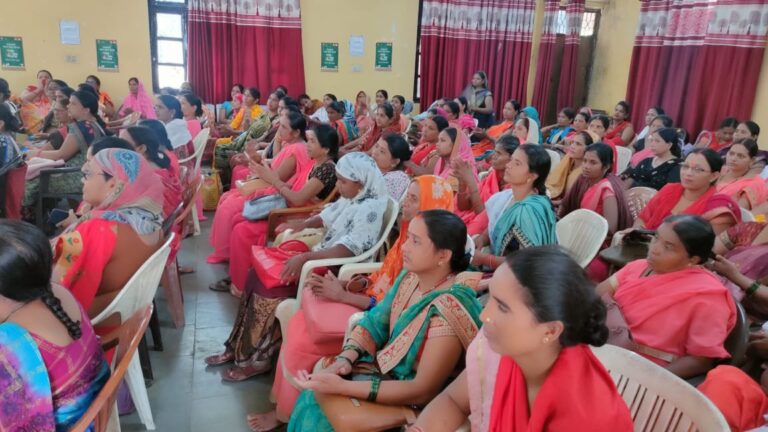 राबर्ट्सगंज ब्लॉक की 106 आंगनबाड़ी एवं सहायिकाओं को दिव्य जननी कार्यक्रम के लेवल -I का अंतिम सत्र का प्रशिक्षण मिला।