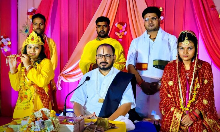 भागवत कथा में सात फीट की शिव हनुमत की सजीव मूर्ति प्रतिष्ठापित।