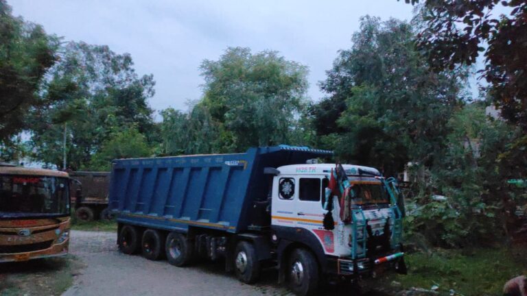 बगैर परमिट बालू का परिवहन कर रहे दो हाइवा सीज।