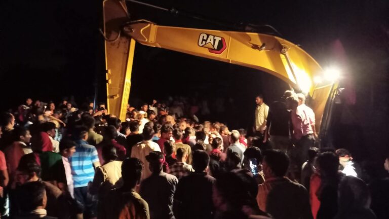 फॉलोअप : डाला ई टेंडरिंग खदान में मिट्टी का टिला ढहने से पोकलैन ड्राइवर व खलासी की मौत, खनन क्षेत्र में लगातार हादसा।