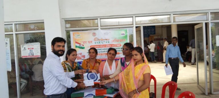 हर घर तिरंगा अभियान से जुड़े संगठन और समाजसेवी।