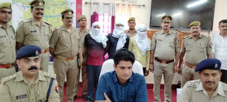 सोनभद्र : अनपरा में तमंचे के बल पर हुए लूटकांड का खुलासा, तीन गिरफ्तार।