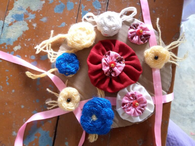 शानदार पहल – बच्चों ने ठाना है, राखी के लिए बाजार नहीं जाना, कौशल शिक्षा का ज्ञान दें रहा वनवासी सेवा आश्रम गोविंदपुर।