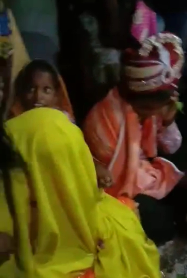 सोनभद्र : दो लड़कियों की आपस में शादी, उनके पति के मृत्युयोग से बचाव हेतु किया दो कन्याओं का आपस विवाह।