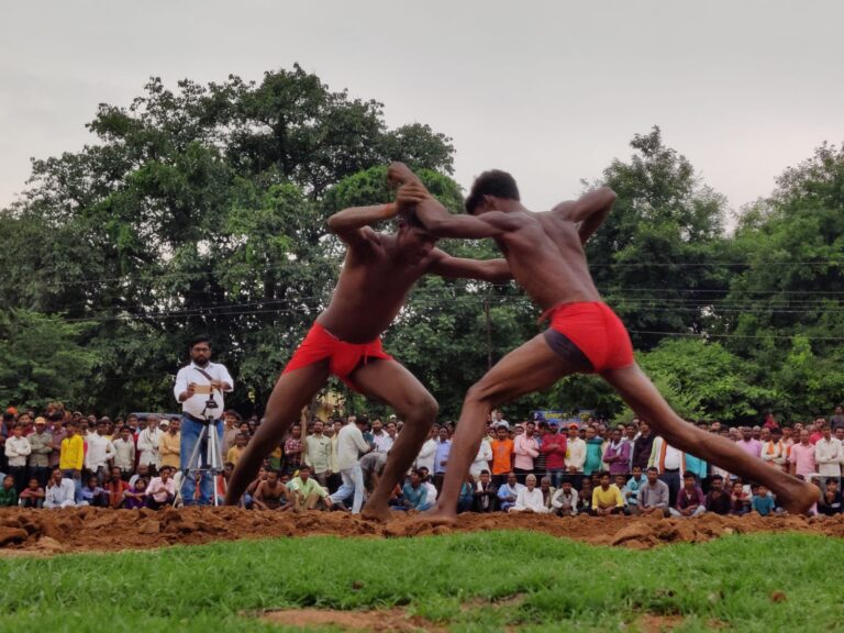 दुद्धी : नाग पंचमी पर विराट दंगल का आयोजन।