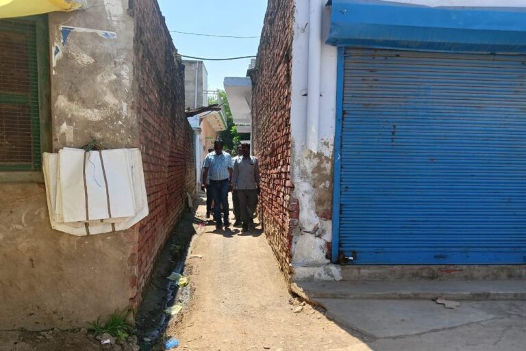 रेक्सहवा संपर्क मार्ग के चौड़ीकरण को लेकर मजिस्ट्रेट ने किया निरीक्षण, अतिक्रमण हटाने की दी मोहलत।