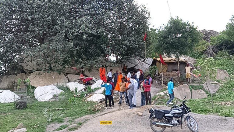 योगी बाबा के शासन में निजी कंपनी का आतंक, धर्म और आस्था के साथ खिलवाड़।