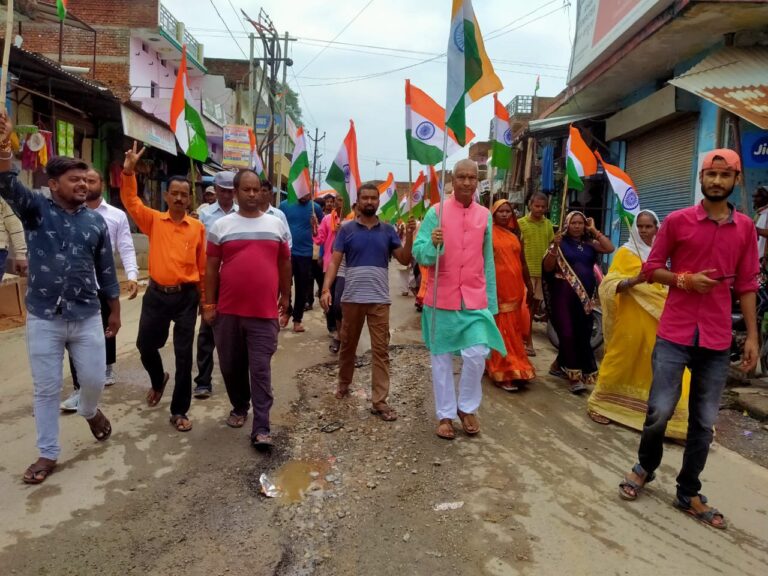 म्योरपुर : निकली भव्य तिरंगा यात्रा,मुस्लिम समुदाय के लोगो ने। बढ़ चढ़ कर लिया हिस्सा