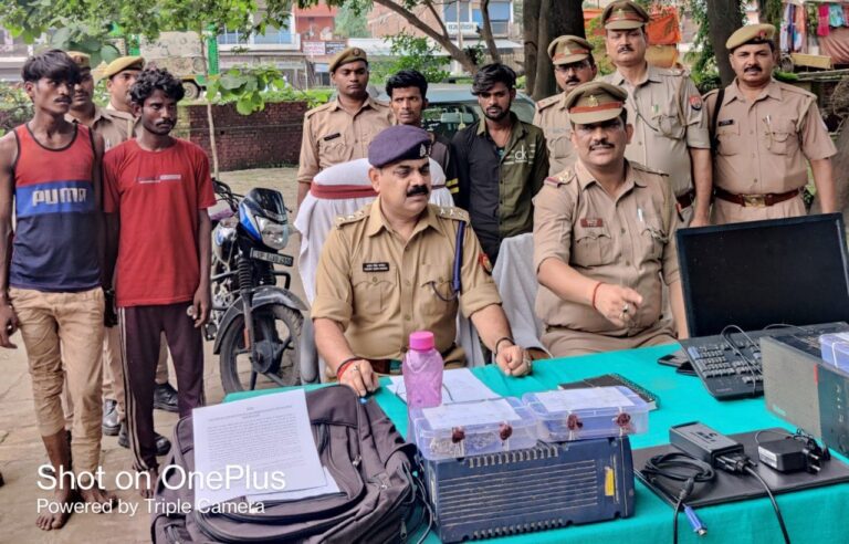 सोनभद्र : अनपरा पुलिस ने चार शातिर चोरों को पूरे गैंग के साथ किया गिरफ्तार, कब्जे से भारी मात्रा में चोरी का समान बरामद।