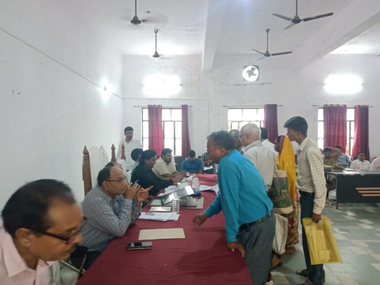 तहसील समाधान दिवस पर 37 मामले आए पांच मामले का निस्तारण।