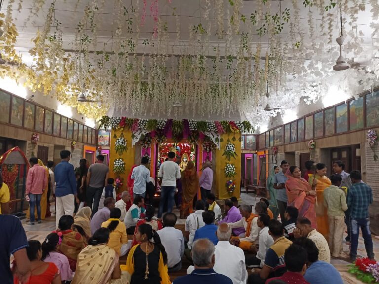 रेणुकूट मे मूर्धवा राधा कृष्ण मंदिर में जन्माष्टमी का पर्व धूमधाम से मनाया गया।