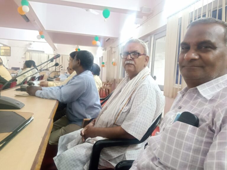 दुद्धी में वाणिज्य कर विभाग के छापे को लेकर अमरनाथ जायसवाल नें उठाये सवाल, अधिकारी और व्यापारियों के संवाद की मांग की।