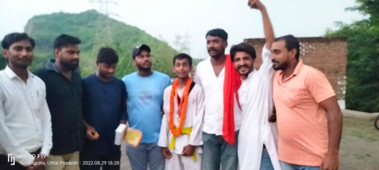 स्वर्ण पदक जीत कर बढ़ाया नगर व जिले का नाम।