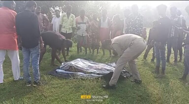 सोन नदी में डूबा अधेड़ व्यक्ति का शव चौबीस घंटे बाद तैरते हुए मिला।