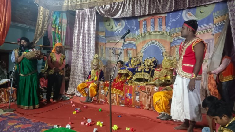 म्योरपुर रामलीला : नगरदर्शन, फुलवारी की लीला का हुआ मंचन।