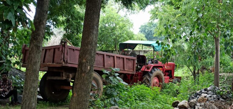 अवैध खनन मे एक ट्रैक्टर सीज, खननकर्ता मे हड़कंप।