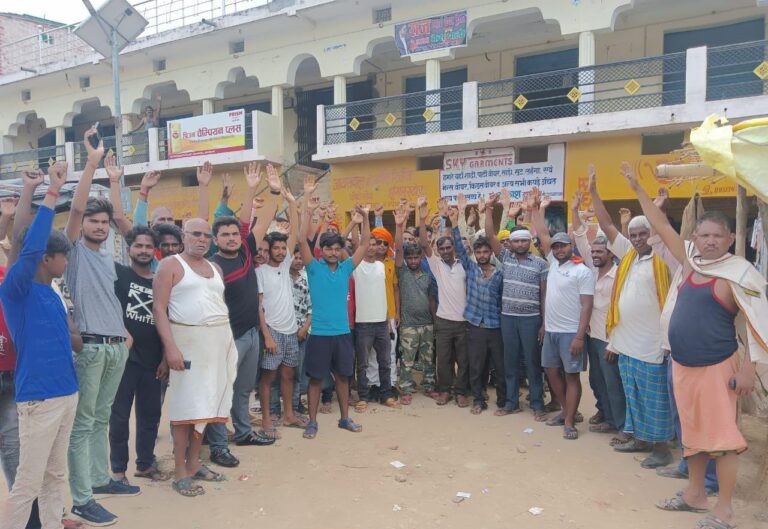 आंख मिचौली का खेल बिजली उपभोक्ता हुए परेशान किए विरोध प्रदर्शन।