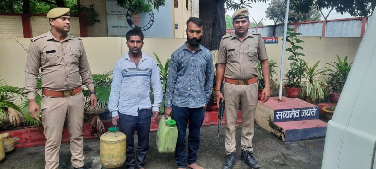 चौकी रेनूसागर पुलिस ने दो लोगों के कब्जे से कुल 40 लीटर अवैध कच्ची शराब किया बरामद।