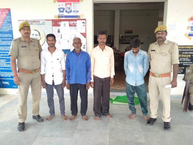 ओबरा पुलिस द्वारा 04 वारण्टी को किया गया गिरफ्तार।