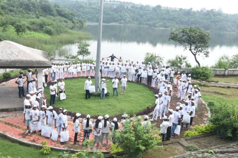 शहर के युवाओं ने मुड़वानी इको पार्क में आयोजित किया प्लॉग रन।