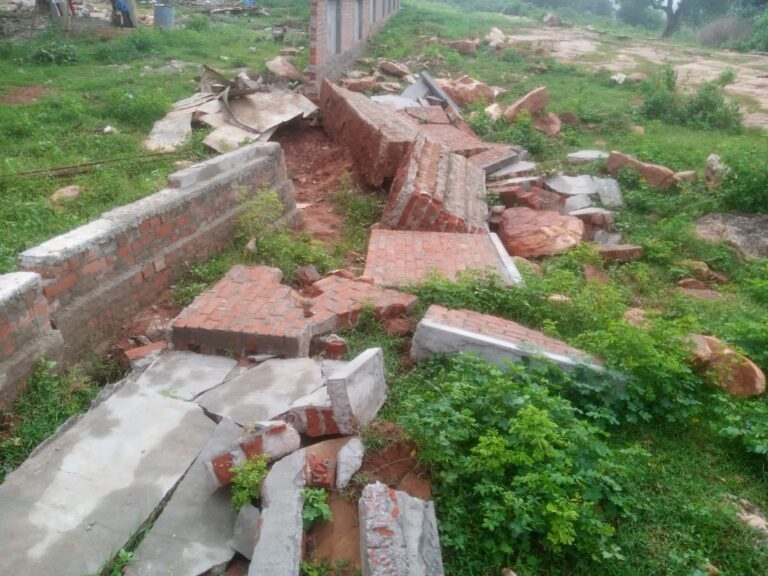 जल जीवन मिशन योजना चढ़ी भ्रष्टाचार की भेंट, घटिया सामग्री से हो रहा निर्माण कार्य।