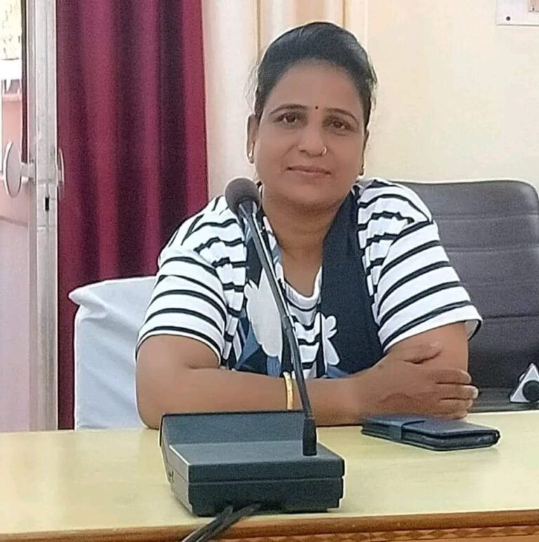 बेसिक शिक्षा अधिकारी द्वारा जारी पत्र से पत्रकार व जनसमस्या उठाने वालो की कलम पर रोक-सावित्री देवी