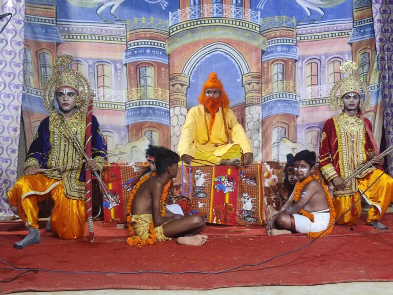 म्योरपुर रामलीला : ऋषि मुनियों को परेशान करने वाली ताड़का का श्रीराम ने किया वध।