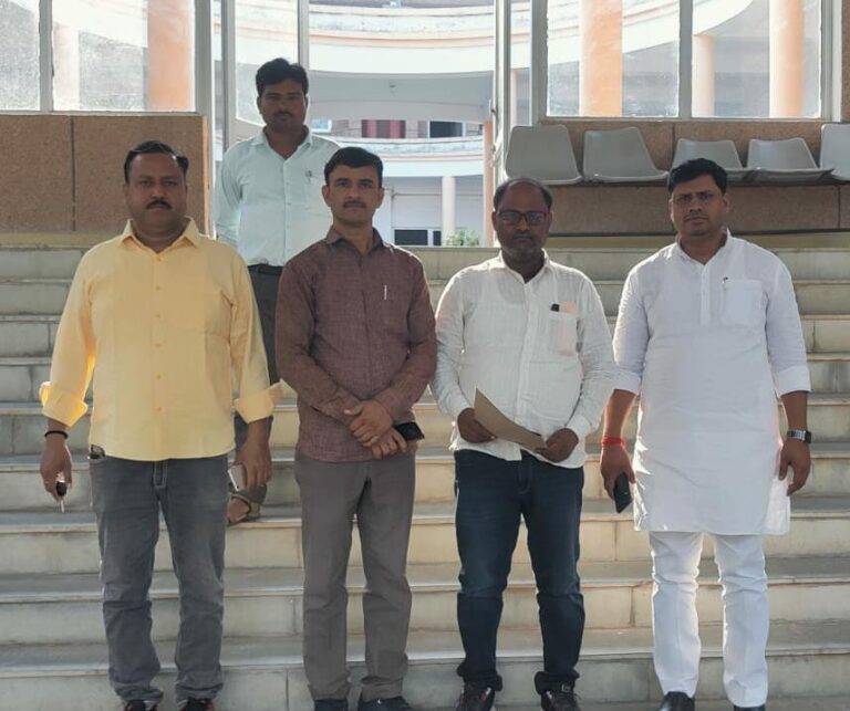 उत्तर प्रदेशीय प्राथमिक शिक्षक संघ ने 3अक्टूबर को स्थानीय अवकाश करने की मांग को लेकर जिलाधिकारी महोदय व जिला बेसिक शिक्षा अधिकारी सोनभद्र को सौपा ज्ञापन।