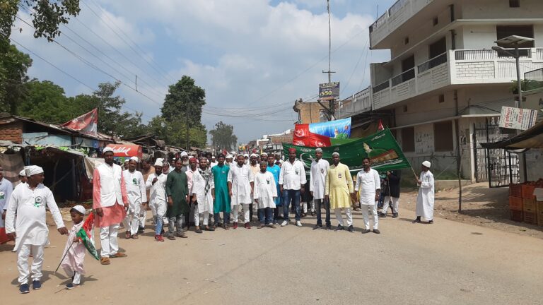 म्योरपुर में धूमधाम से निकाला गया ईद मिलाद-उन-नवी वरावफात का जलूस