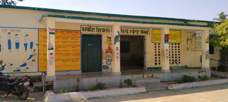 सोनभद्र : नौडीहा कम्पोजिट विद्यालय में 6 शिक्षको में एक भी उपस्थित नही, कैसे पढ़े बच्चे।