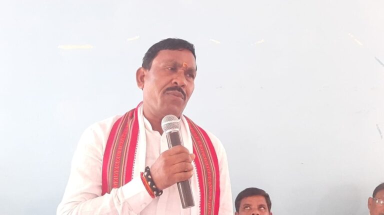 दो सौ वर्ष पुराना म्योरपुर बस्ती व बाजार बचाने के लिये ग्रामीण हुए एकजुट