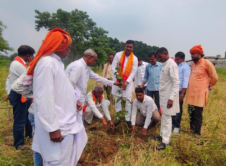पौधों द्वारा ही होती है आक्सीजन की पूर्ति इनका संरक्षण जरूरी-दुद्धी विधायक।