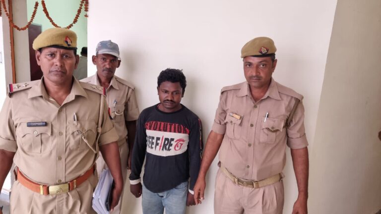 गैंगस्टर के वांछित अभियुक्त राजेश कुमार खरवार को पुलिस ने किया गिरफ्तार।