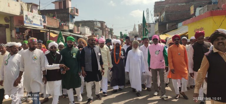 ईद  मिलाद उल नबी पर मुस्लिमों ने आवाम को दी मोहब्बत व अमन का पैगाम।