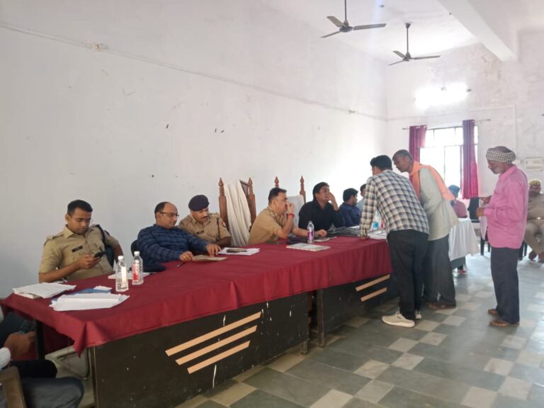 तहसील समाधान दिवस पर 42 मामले आए 5 मामलों का मौके पर निस्तारण।