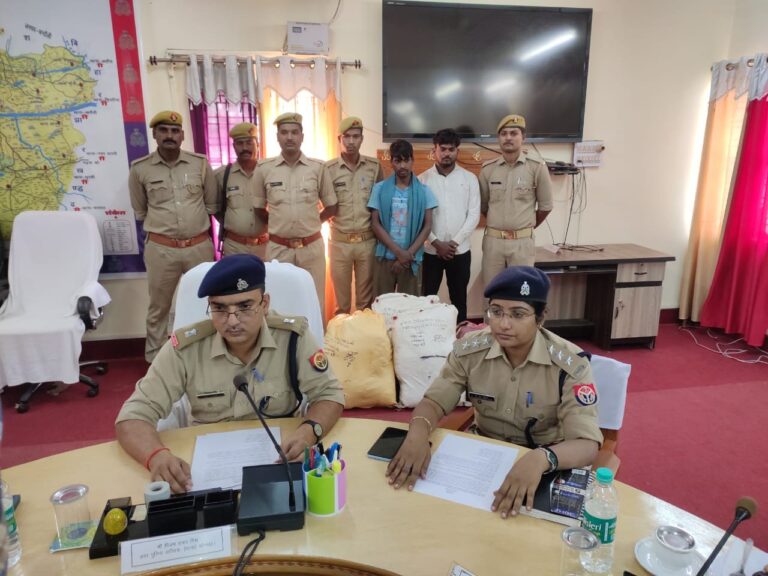 सोनभद्र : रायपुर पुलिस ने दो अंतरप्रांतीय तस्करों को गांजा की बड़ी खेप के साथ गिरफ्तार किया। पिक अप समेत 90 किलो गांजा बरामद।