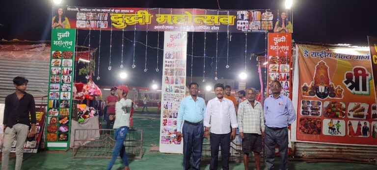 दुद्धी महोत्सव मेला का आयोजन खेल मैदान पर लगा।