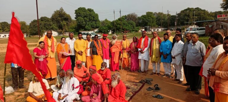 विराट रुद्र महायज्ञ के लिए पूजन कर धर्म ध्वज किया गया स्थापित।