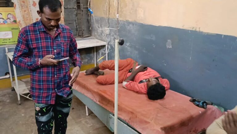 मनबसा गांव में सड़क दुर्घटना में बाइक पर सवार एक युवक हुआ गम्भीर रूप से घायल, जिला अस्पताल रेफर।