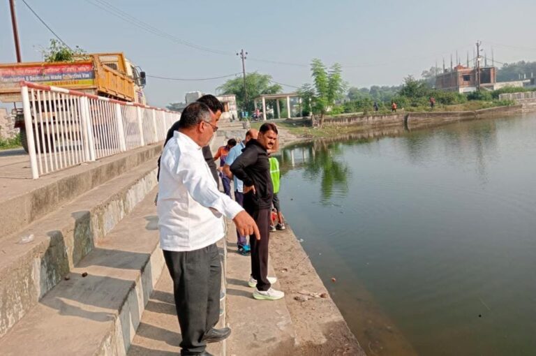 दीपावली की तरह छठ पूजा मे भी सफाई व्यवस्था करें बेहतर – निगमायुक्त पवन कुमार सिंह