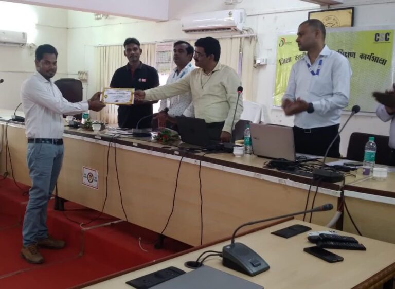 डिजिटल शिक्षा में उत्कृष्ट कार्य करने पर प्रशस्ति पत्र मिला।