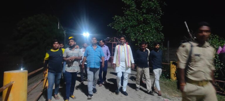 दुद्धी :  विधायक रामदुलार सिंह गोंड नें छठ घाट का लिया जायजा।