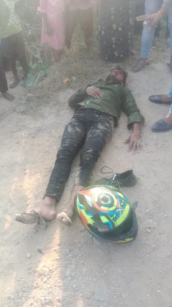 अनियंत्रित बाइक सवार डिवाइडर से टकराकर हुए घायल।